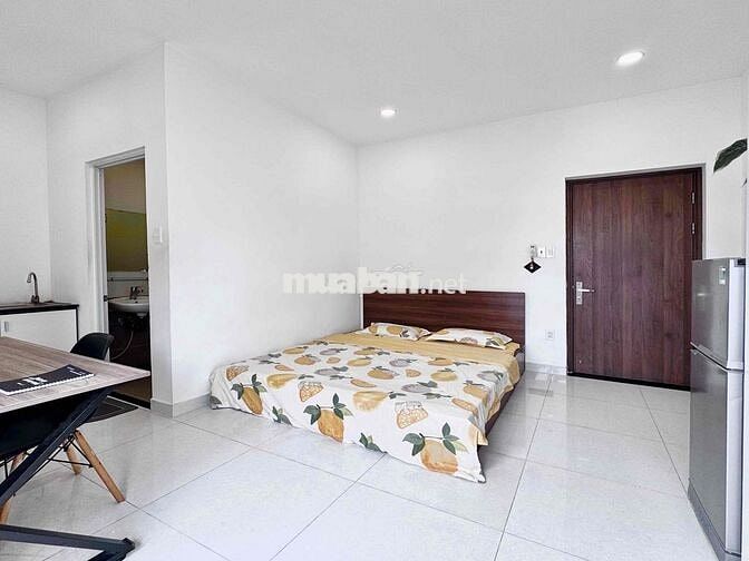 Căn hộ CC full nội thất mới có ban công lớn kế ĐH HUFLIT - Bách Khoa