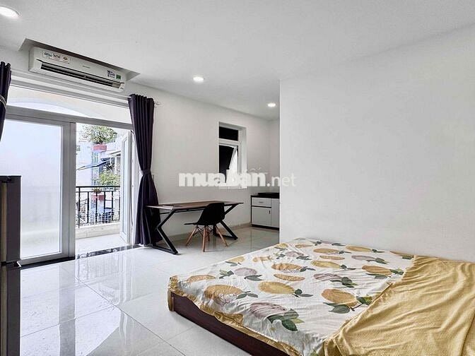 Căn hộ CC full nội thất mới có ban công lớn kế ĐH HUFLIT - Bách Khoa