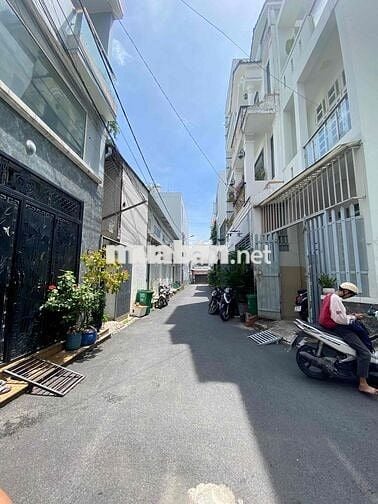 Hàng Kín - Nhà Đẹp 2 Mặt Tiền - DTSD 120m2, 3 tầng, SHR, hoàn công đủ