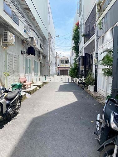 Hàng Kín - Nhà Đẹp 2 Mặt Tiền - DTSD 120m2, 3 tầng, SHR, hoàn công đủ