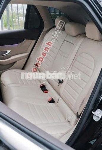 Động cơ 2.0 Turbo, dẫn động 4MATIC, mâm AMG