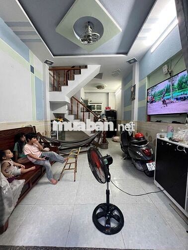 nhà 2 lầu 3pn hẻm 8m,P.thới an,TPHCM