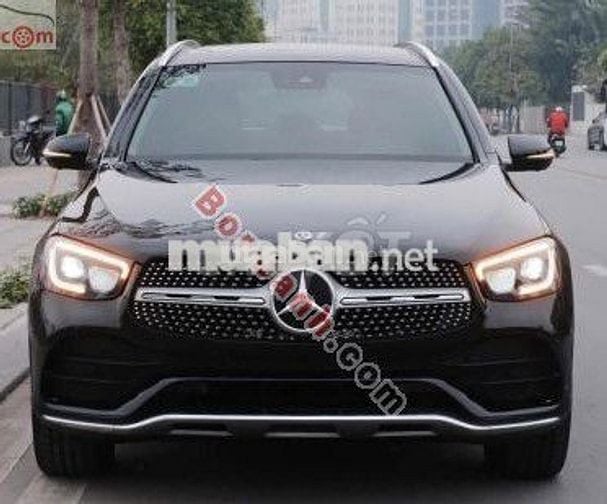 Động cơ 2.0 Turbo, dẫn động 4MATIC, mâm AMG