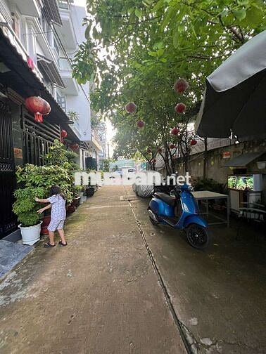 nhà 2 lầu 3pn hẻm 8m,P.thới an,TPHCM