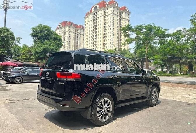 Land Cruiser LC300 sẵn xe - Giao Ngay