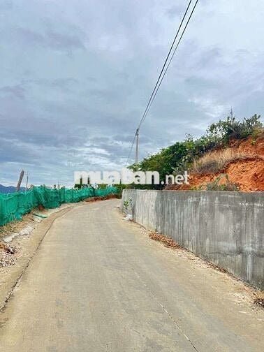 Kẹt tiền!!! Bán lỗ 4200m2 thổ cư 300m2 đất Sơn Hải chỉ 6ty5