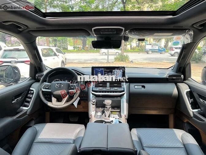 Land Cruiser LC300 sẵn xe - Giao Ngay