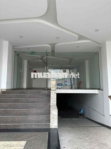 Chính chủ cần bán toà nhà,  1130m2 ngay vòng xoay chợ Bà Chiểu
