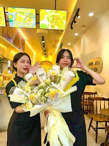 THÈM GÌ CŨNG CÓ TUYỂN NHÂN VIÊN PHỤC VỤ