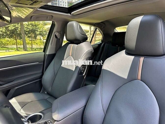 TOYOTA CAMRY 2.5Q 18000 km