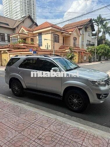 Fortuner 2.7 V máy xăng số tự động đời cuối 2015