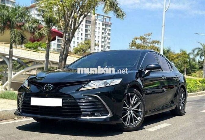 TOYOTA CAMRY 2.5Q 18000 km