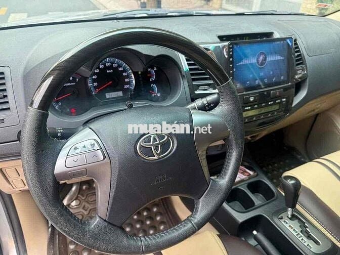 Fortuner 2.7 V máy xăng số tự động đời cuối 2015