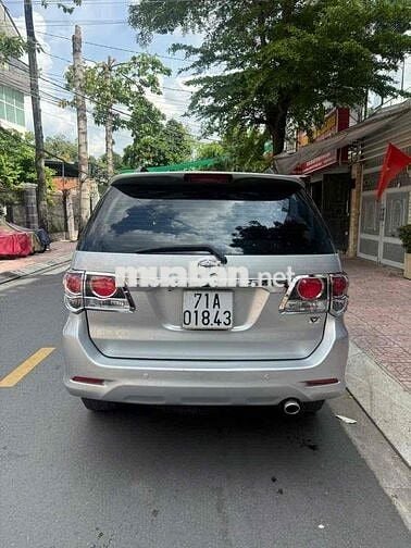 Fortuner 2.7 V máy xăng số tự động đời cuối 2015