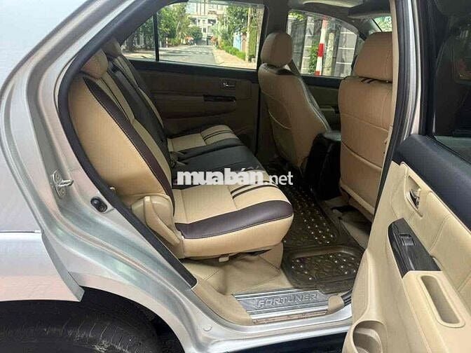 Fortuner 2.7 V máy xăng số tự động đời cuối 2015
