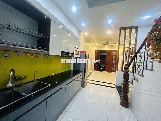 CHỊ THẢO CẦN BÁN GẤP NHÀ 5 TẦNG PHỐ THƯỢNG THANH