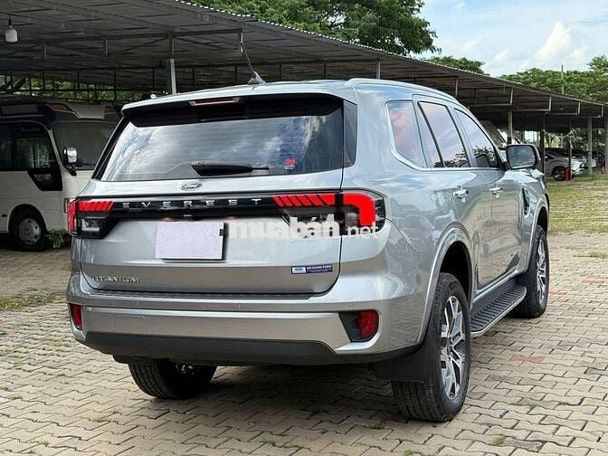 Ford everest  titanium - 33000 km