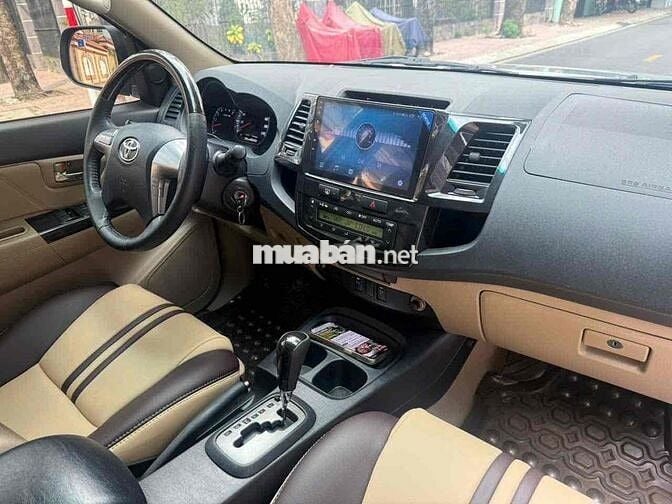 Fortuner 2.7 V máy xăng số tự động đời cuối 2015