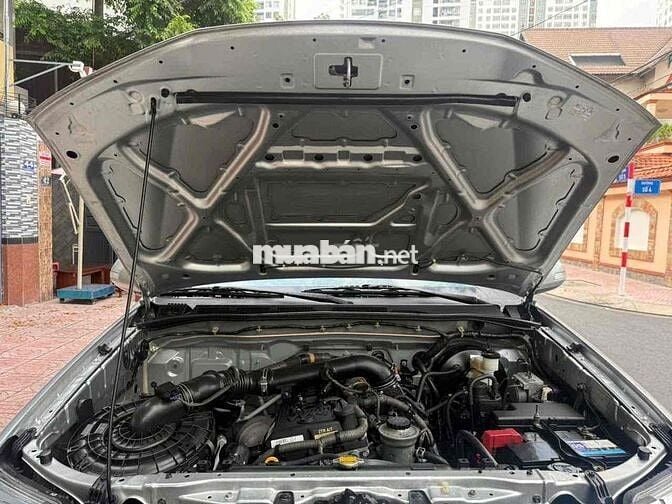 Fortuner 2.7 V máy xăng số tự động đời cuối 2015