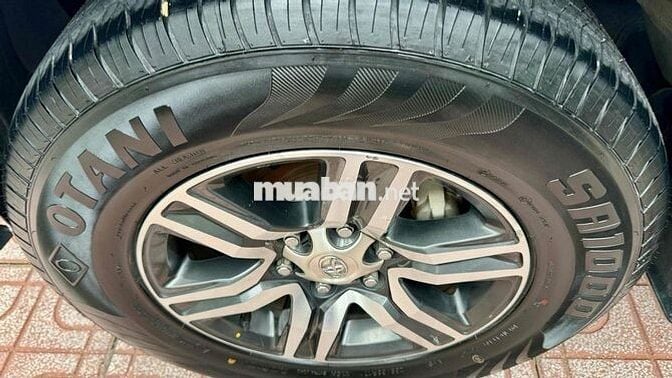Toyota Fortuner 2018 2.4G 4x2 - nhập