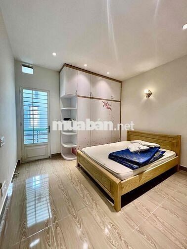 Nhà Mới Sạch Sẻ DT 240m2 1Trệt 3Lầu 6Pn 4Wc Sân Ôtô Đậu Nhà Hẻm Tải