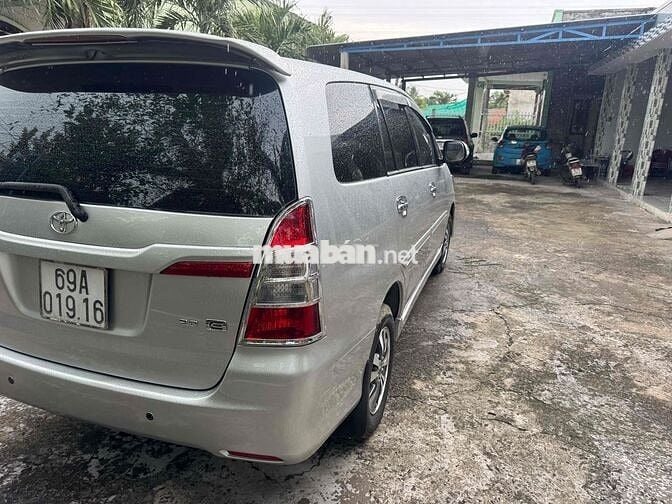 Toyota Innova 2015 E - 128000 km