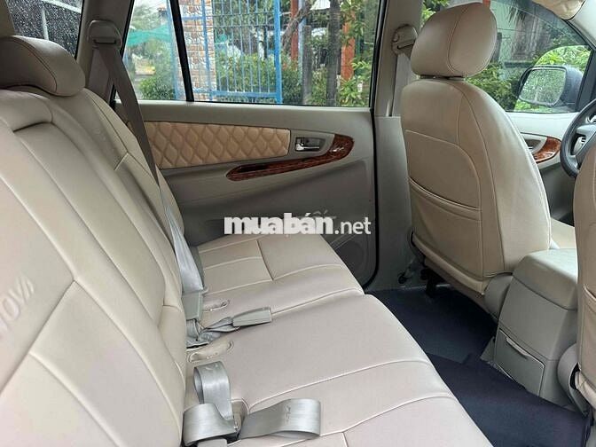 Toyota Innova 2015 E - 128000 km