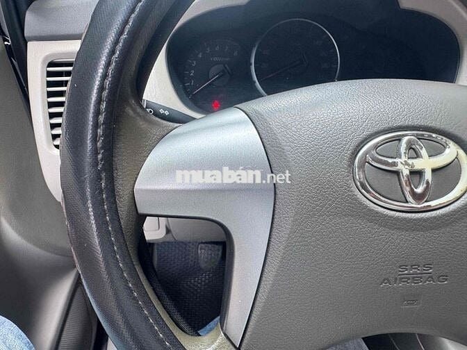 Toyota Innova 2015 E - 128000 km