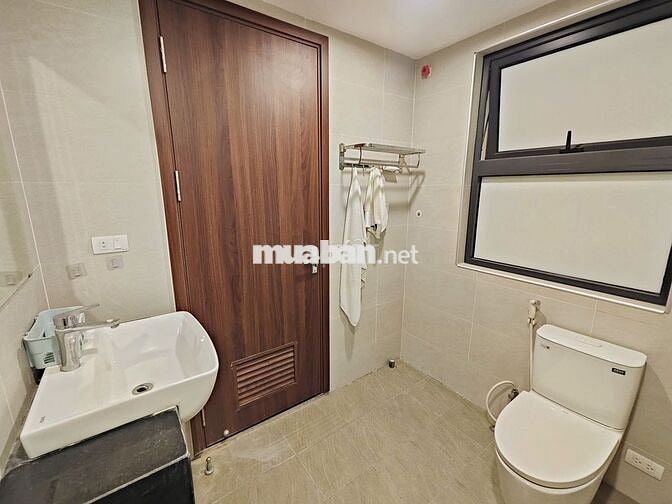 Trống 1 phòng studio 40m2 có cửa sổ thoáng,oto đỗ cổng khu Ba Đình