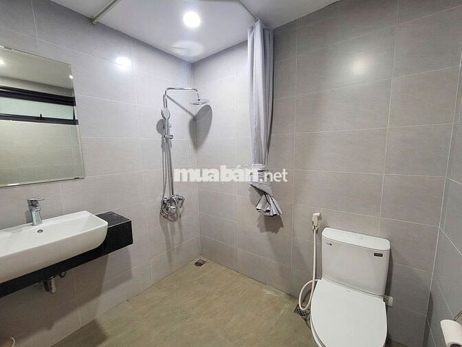 Trống 1 phòng studio 40m2 có cửa sổ thoáng,oto đỗ cổng khu Ba Đình