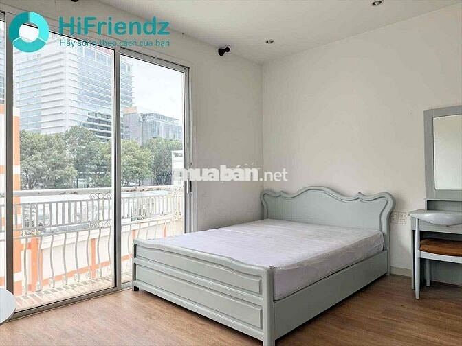KHAI TRƯƠNG SIÊU PHẨM BALCONY, THANG MÁY NGAY VÒNG XOAY DÂN CHỦ