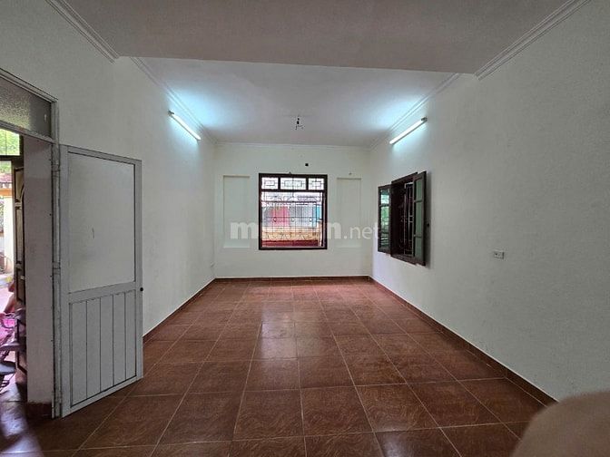 Cho Thuê Phòng Tầng 1 - Nhà Biệt Thự khu Xí Nghiệp Pháo cũ, ngõ 347 Cổ