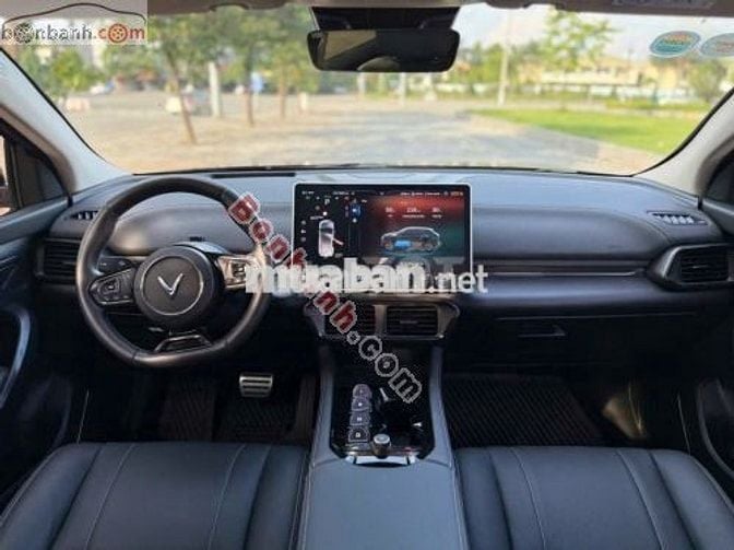 VinFast VF8 Eco 2023