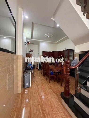 Nhà cho thuê : 9 triệu/tháng  + Diện tích: 4 x 14,5m nở hậu tài lộc