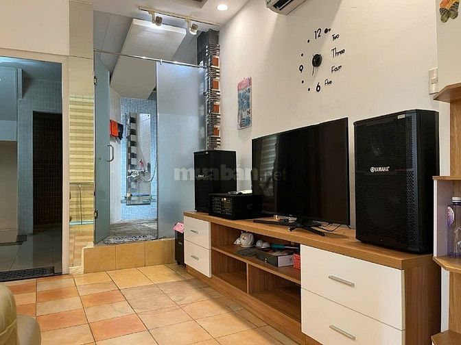 Bán Gấp Nhà Mặt Tiền Góc Ba Tháng Hai và Lý Nam Đế Quận 11