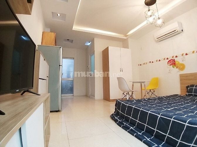 Bán nhà mặt tiền - đường Lê Thị Bạch Cát. 4 tầng lầu. Nhà đẹp.