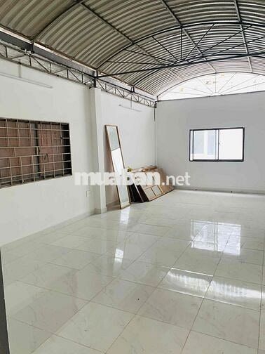 Cho thuê nhà Mặt tiền đg Phan Văn Trị, P7 GV, 1 trệt 2 lầu, trệt 4x25