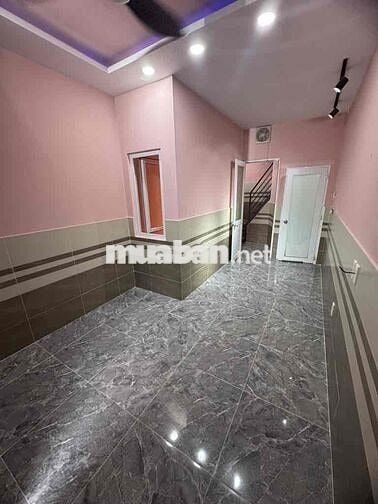 Nhà 4 Tầng - Ngay Giao Lộ - Bình Tân - 3 phòng - Hiện Hữu - hơn 3ty