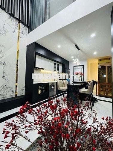 Hoàng Mai_43m2_hơn 8 đồng_ô tô qua_ngõ thông_trước nhà thoáng_ở sướng