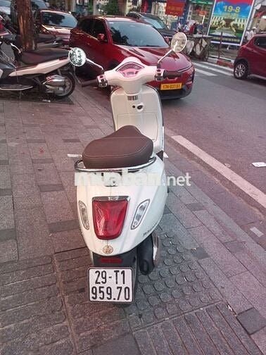 Bán xe nhà đang đi như hình