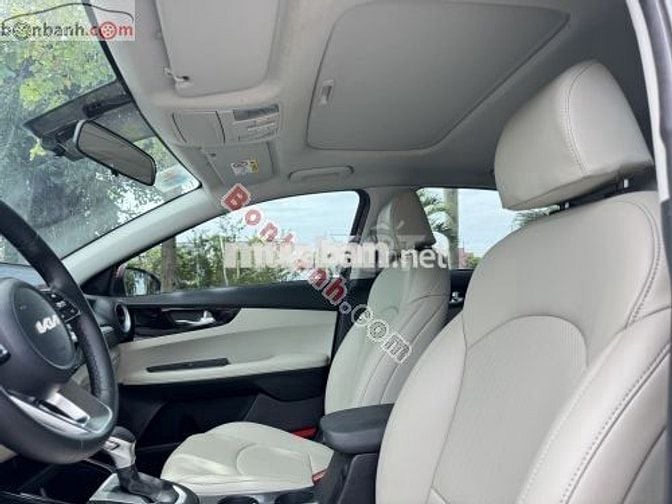 Kia K3 Luxury 1.6 AT 2022