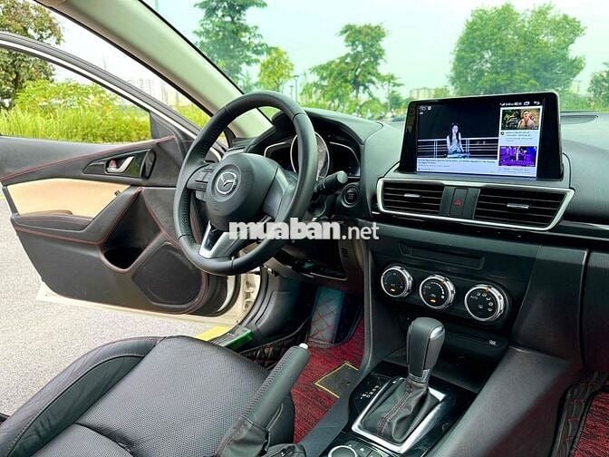 Mazda 3 1.5 AT Sedan 2015