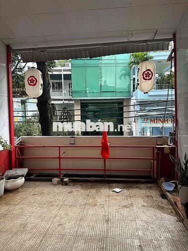 Mình cần share mặt bằng trống lầu 1 lối đi chung có ban công rộng