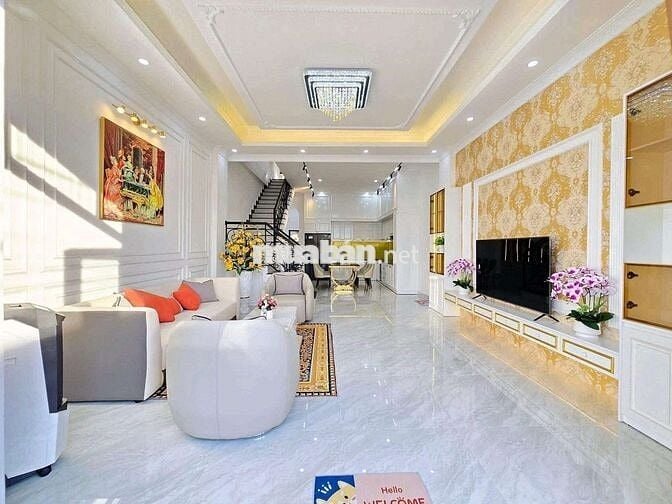 Bán nhà mặt tiền 5m5 sát tôn đản