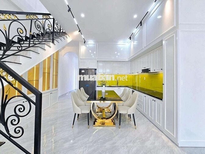 Bán nhà mặt tiền 5m5 sát tôn đản