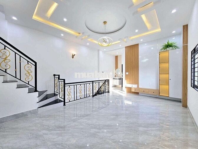 Bán nhà mặt tiền 5m5 sát tôn đản