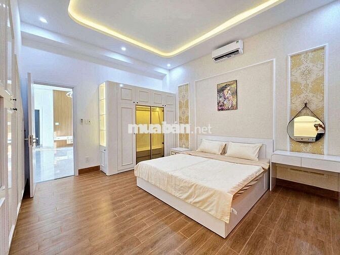 Bán nhà mặt tiền 5m5 sát tôn đản