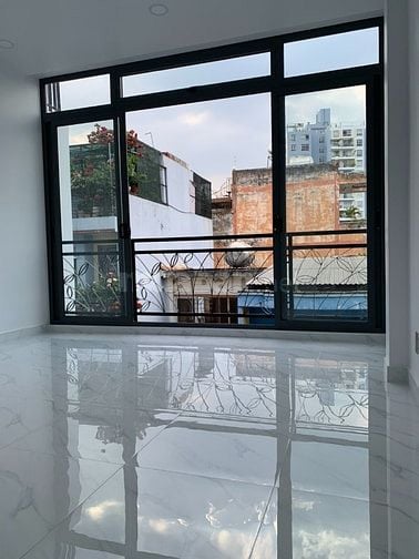 Bán nhà mới xây 100% - Hẻm Xe Hơi 300 Trần Đình Trọng.