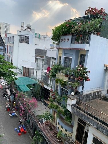 Bán nhà mới xây 100% - Hẻm Xe Hơi 300 Trần Đình Trọng.