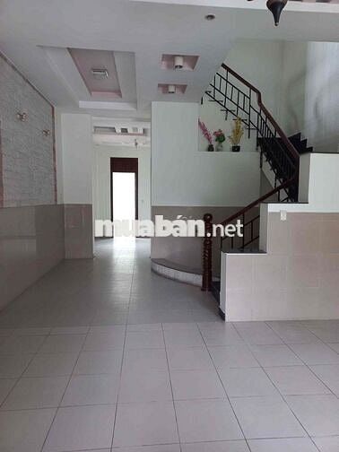 CHO THUÊ BIỆT THỰ RỘNG RÃI – VỊ TRÍ ĐẮC ĐỊA NGAY QUỐC LỘ 13, PHƯỜNG HI
